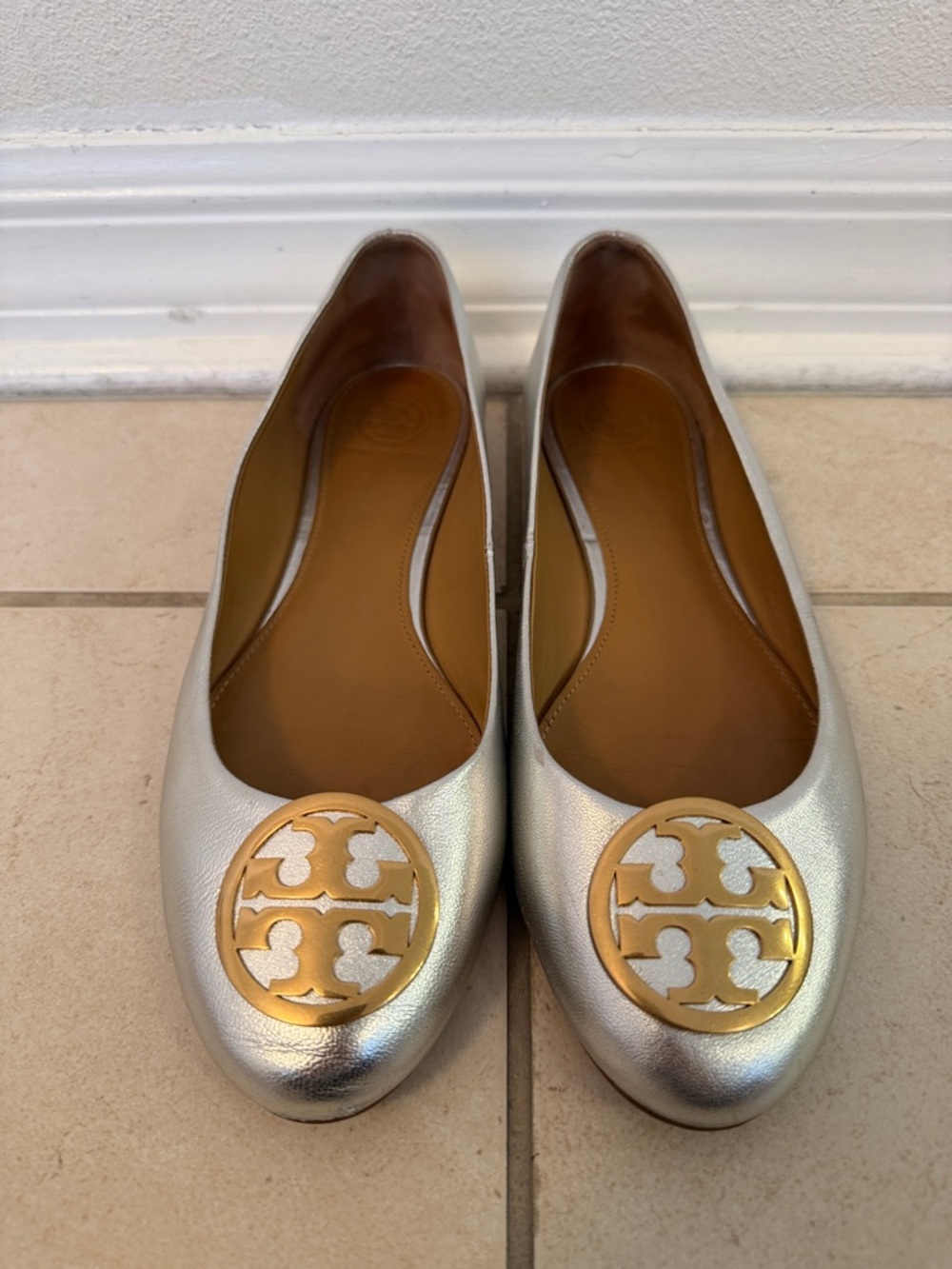 Tory Burch Silver Leather Ballet Flats with Gold Logo Medallion
